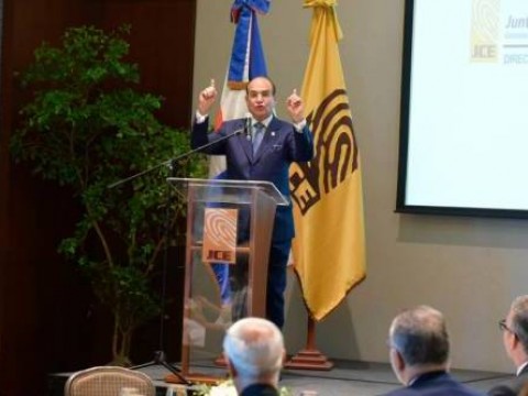 &laquo;Se necesitar&iacute;an 7,372 hackers actuando todos al mismo tiempo para alterar resultados de las primarias del 6 de Octubre&raquo; dice el Presidente de la JCE