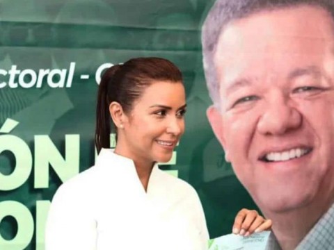 Selin&eacute;e M&eacute;ndez inscribe precandidatura a diputada