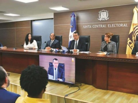 El Senado elige comisi&oacute;n que escoger&aacute; a los miembros de la JCE