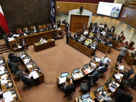 Senado chileno aprueba ley que permite el retiro de fondos de las AFP