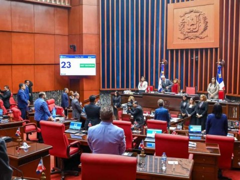 Senadores minimizan creaci&oacute;n del Ministerio del Hombre y favorecen unificar todo en uno solo