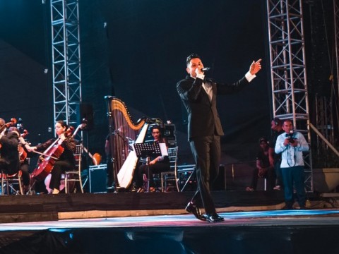 Shadow Blow le canta a la patria en el concierto &laquo;Sinfon&iacute;a por la Patria&raquo; en la Plaza de la Bandera