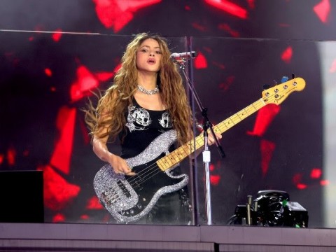 La Superestrella mundial SHAKIRA sorprende a sus fans 