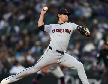 Bieber se someter&aacute; a una cirug&iacute;a Tommy John y queda fuera toda la temporada, confirman Guardianes