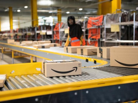 Amazon planea contratar 150 mil empleados en Navidad: mira en cu&aacute;les estados