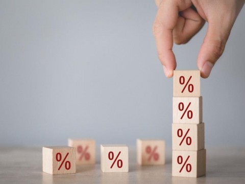 Las tasas de inter&eacute;s siguen senda alcista y se elevan m&aacute;s que en 2021