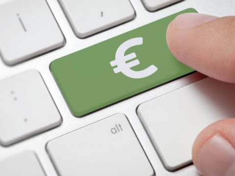 El euro cae por debajo de 1.11 d&oacute;lares tras publicarse datos de la econom&iacute;a estadounidense