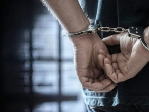 Polic&iacute;a pesigue y apresa a dos hombres tras atracar banca de loter&iacute;a en Montecristi