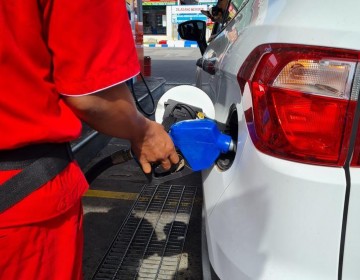 Gobierno baja RD$12 al avtur y deja invariables los precios de los dem&aacute;s combustibles
