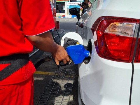 Gobierno baja RD$12 al avtur y deja invariables los precios de los dem&aacute;s combustibles