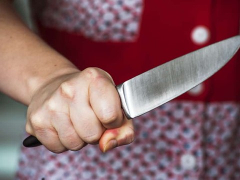 Mujer en Florida acuchilla 140 veces a esposo discapacitado