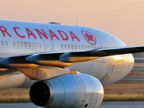 Pasajeros de Air Canada abandonaron su vuelo tras quejarse de asientos cubiertos de v&oacute;mito