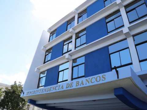 Dominicanos ahorraron m&aacute;s de RD$271 millones en entidades financieras durante el 2021