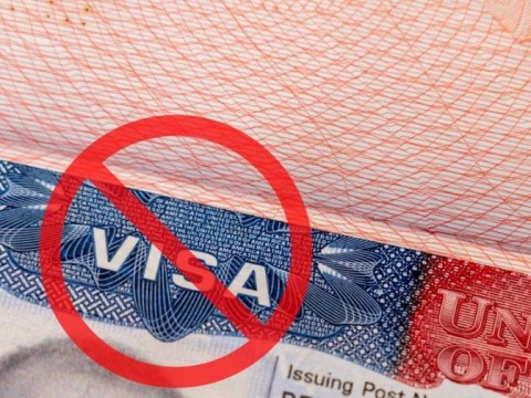 EE. UU. suspende entrevistas para visas de estudiantes mientras prepara un mayor escrutinio de redes sociales