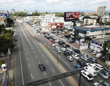 Cierre total de paso a desnivel de la 27 con G&oacute;mez provoca tap&oacute;n