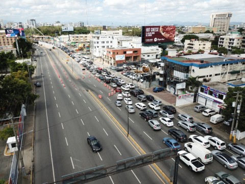 Cierre total de paso a desnivel de la 27 con G&oacute;mez provoca tap&oacute;n