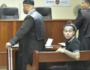 Jueza levanta de manera provisional el impedimento de salida a Tekashi