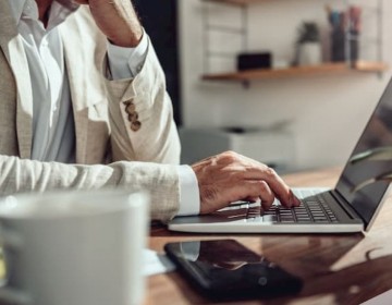 Padres que teletrabajan dicen estar estresados con clases virtuales