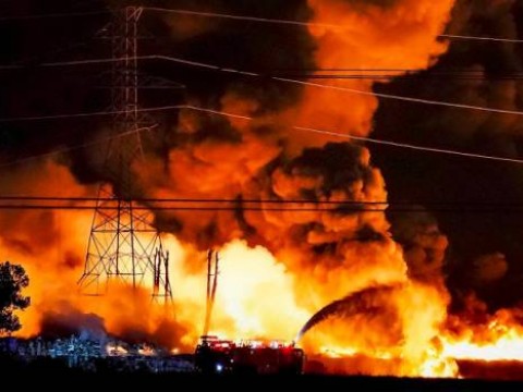 Texas: Se registra fuerte explosion tras coalicion de un tren con un Cami&oacute;n articulado