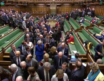 Theresa May resiste la moci&oacute;n de censura presentada por el l&iacute;der del Partido Laborista