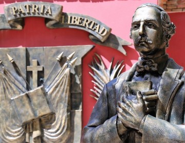 Someten a la justicia a hombre que maquill&oacute; como un travesti la imagen de Juan Pablo Duarte