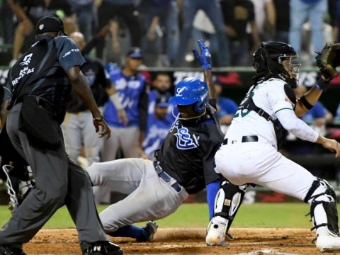 Licey pinta de blanco a las Estrellas en el Tetelo Vargas