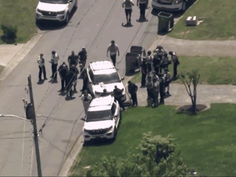 Cuatro polic&iacute;as y un fugitivo mueren en un operativo en Carolina del Norte (EE.UU.)