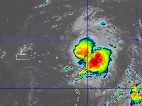 Tormenta Earl podr&iacute;a dejar inundaciones y deslizamientos de tierra en Puerto Rico