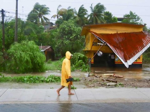Tormenta tropical Helene gana fuerza y activa avisos por hurac&aacute;n en partes de Florida y M&eacute;xico