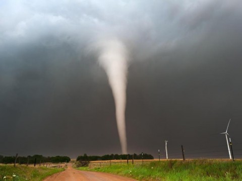 Se reportan por lo menos 5 tornados en sur de EEUU