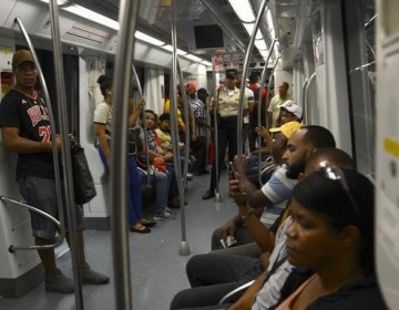 Sigue sobre papel plan de transporte gratis a estudiantes y envejecientes