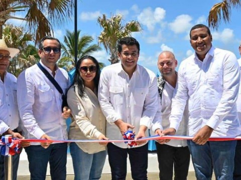 Ministro de Turismo inaugura sendero peatonal en Cabrera