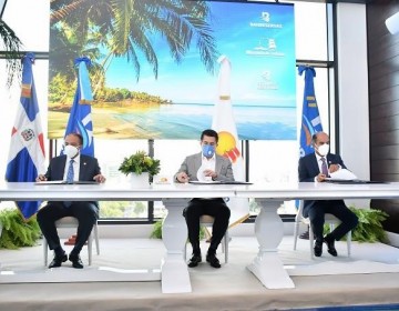 Ministro de Turismo pone en circulaci&oacute;n "Seguro para turistas" en Rep&uacute;blica Dominicana  