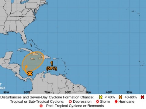Fen&oacute;meno tropical con potencial para producir lluvias fuertes en el fin de semana