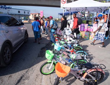 Vendedores en alrededores de la estaci&oacute;n Mam&aacute; Ting&oacute; empiezan a liberar espacios