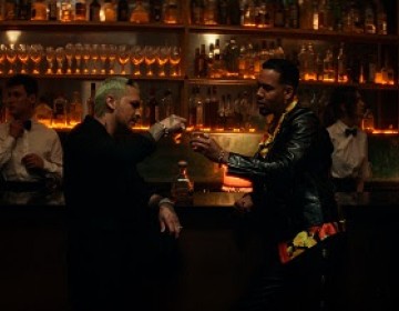 El Rey de la Bachata ROMEO SANTOS presenta el video de su sencillo "Me Extra&ntilde;o" junto a Christian Nodal