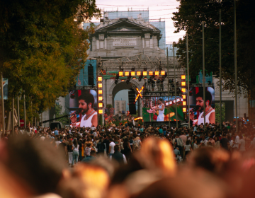CAMILO  levant&oacute; a m&aacute;s de 80,000 personas desde  la Puerta de Alcal&aacute; en Madrid