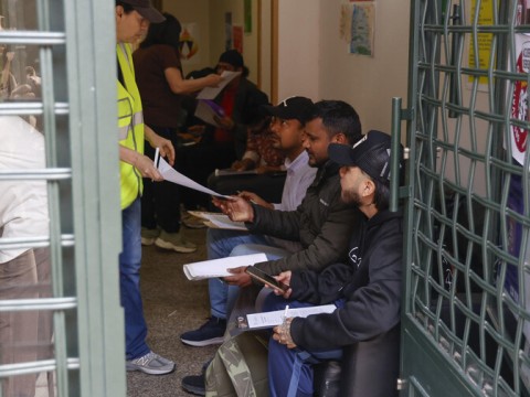 Unos 200,000 migrantes han solicitado la regularizaci&oacute;n extraordinaria en Espa&ntilde;a