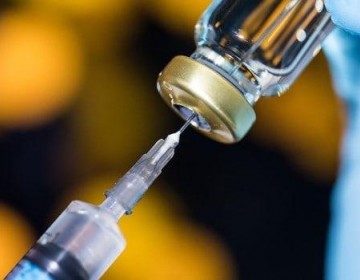 Los m&eacute;dicos, tras dos a&ntilde;os de vacunaci&oacute;n contra la COVID-19: "Ha resultado esencial"