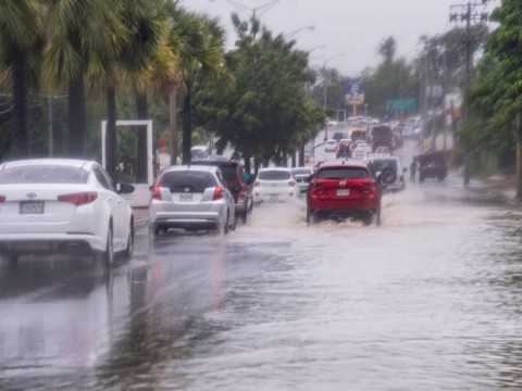 Lluvias continuar&aacute;n durante toda la semana laboral; 19 provincias en alerta