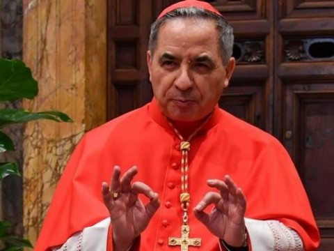 El Vaticano logra el arresto de la "dama del cardenal" Becciu por malversar