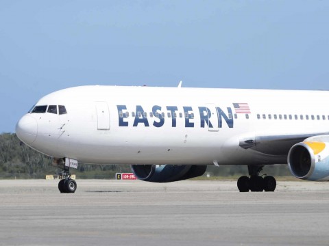 Llega a Venezuela primer vuelo con migrantes deportados desde EE. UU. tras ca&iacute;da de Maduro