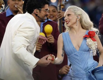 El sello dominicano llega al Super Bowl: Lady Gaga brilla vestida por Ra&uacute;l L&oacute;pez (Luar)