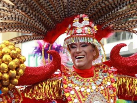 V&iacute;ctor Erarte: de la realidad pueblerina a convertirse en mago de la decoraci&oacute;n, el maquillaje y el carnaval