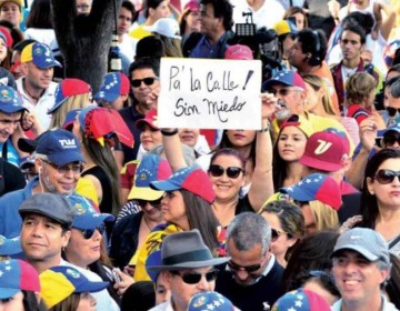 Venezolanos en Miami mantienen el apoyo a opositores y claman por una intervenci&oacute;n militar