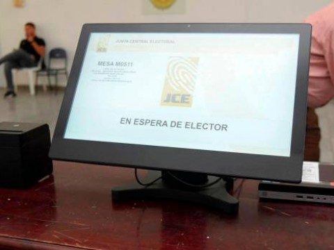 Claro Dominicana confirma uno de sus empleados es investigado por supuestos conocimientos sobre incidentes con voto automatizado
