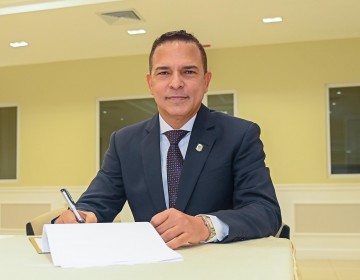 Diputado Wandy Batista firma el informe del nuevo C&oacute;digo Penal