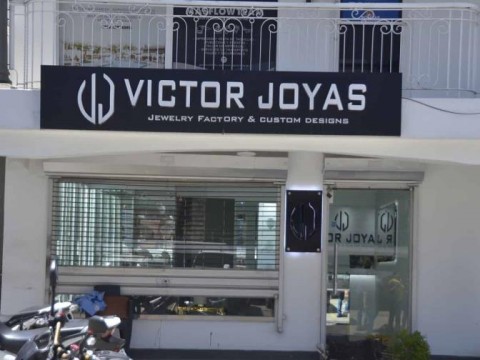 Identifican presuntos delincuentes que mataron hombre durante atraco en joyer&iacute;a en Santiago