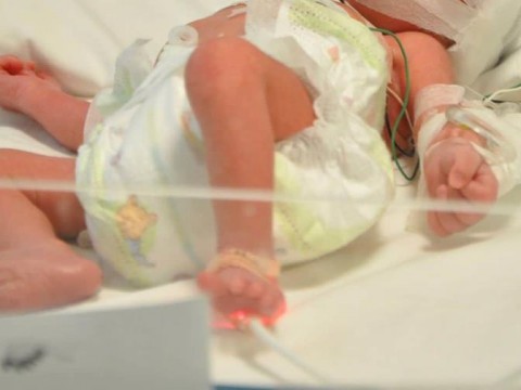 Entregan a familiares ni&ntilde;a que hab&iacute;a sido robada en maternidad de Santiago
