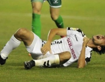 Jugador de f&uacute;tbol que mordi&oacute; el pene a un rival en una ri&ntilde;a recibe 5 a&ntilde;os de sanci&oacute;n 